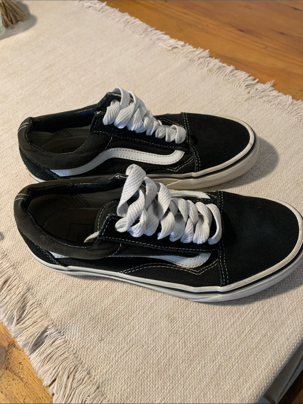 Vans Women’s  Black and White Old Skool Skate Sneakers sz 8